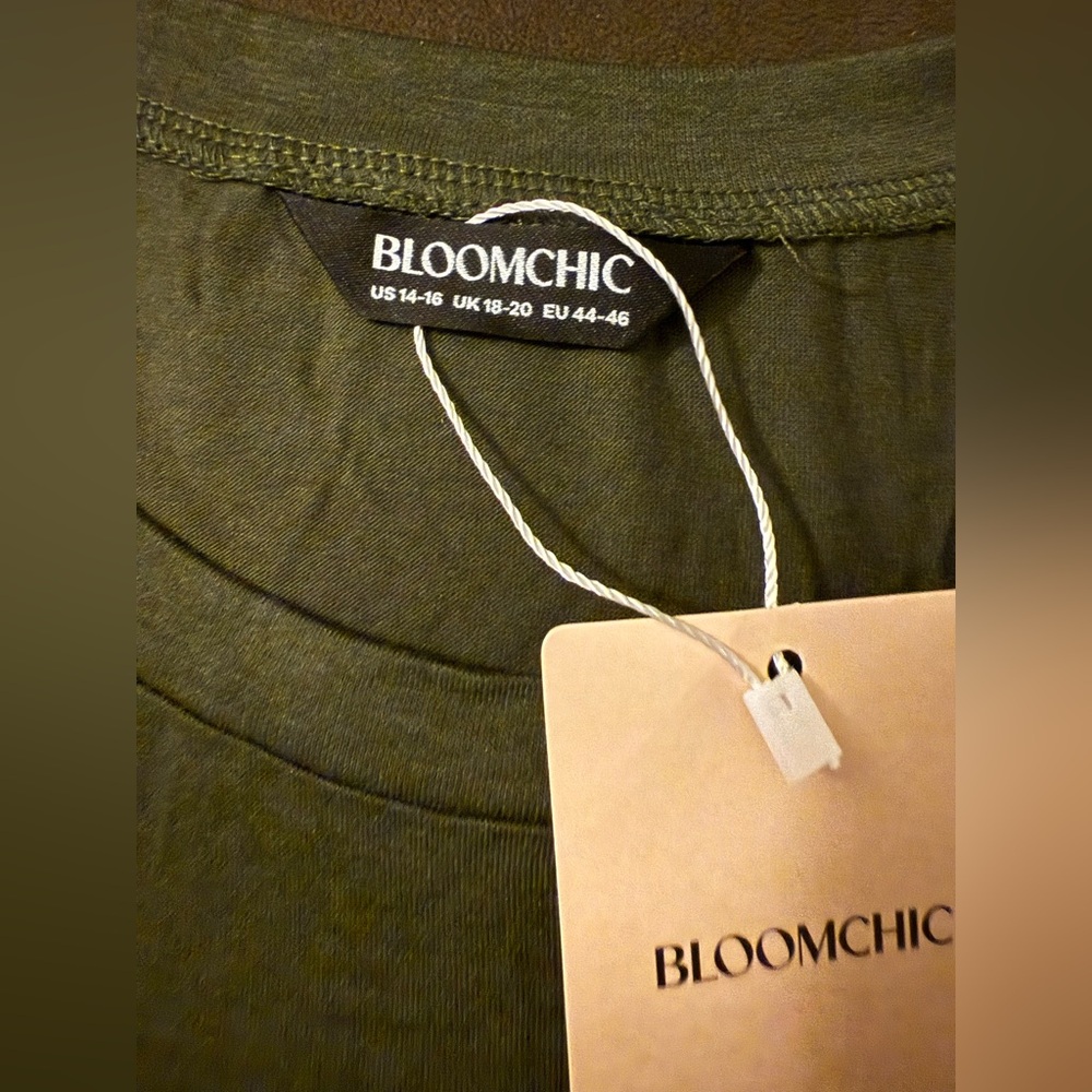 ✨ BloomChic Olive Green Tunic – Size 14-16 ✨ - Picture 4 of 4